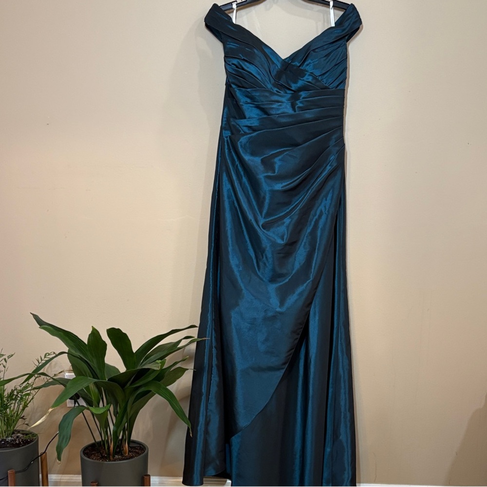 Belsoie Elegant Off Shoulder Iridescent Satin Dress in Teal Blue, 14, EUC